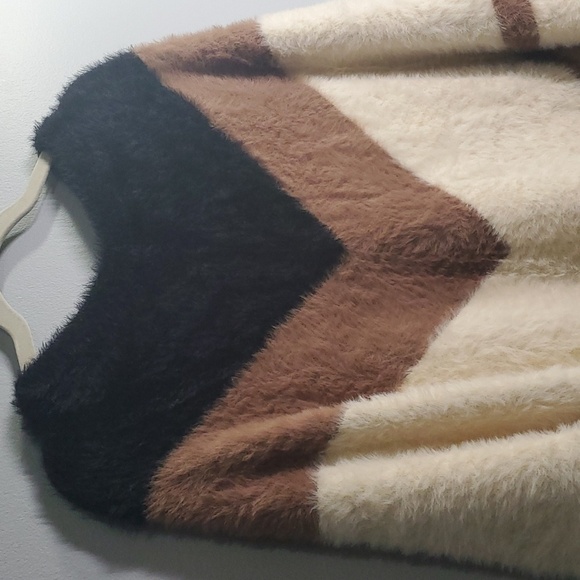 Luxurious Poncho Ann Taylor sweater size medium black brown chevron colorblok - Picture 4 of 10